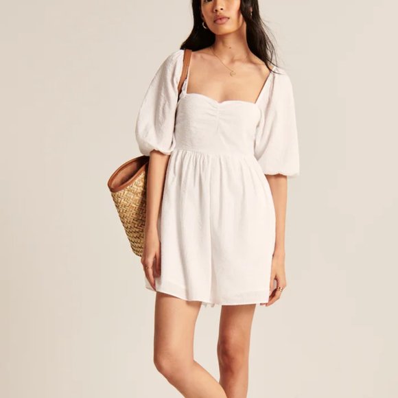 Abecrombie and Fitch Puff Sleeve Romper in white, Small Petite - Picture 1 of 5